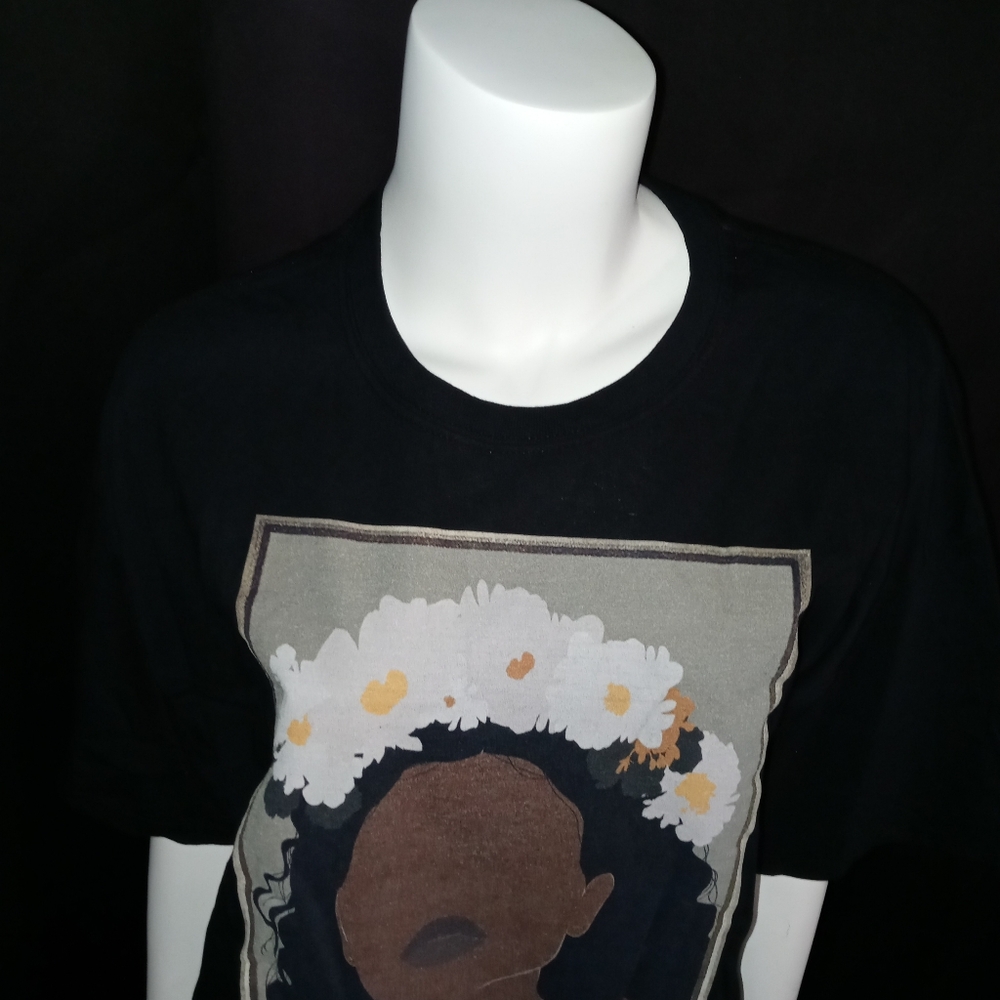 π Black Beauty π Women's Printed Tee - Picture 2 of 6